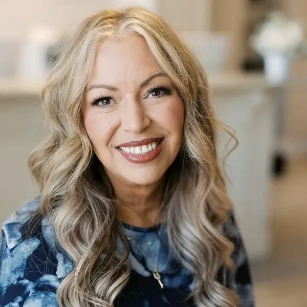 Headshot Michelle owner of Belle Amour Bridal