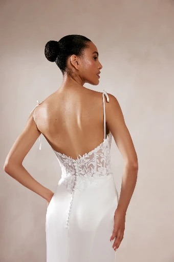 Adore by Justin Alexander Akemi - 11385X #2 Ivory thumbnail